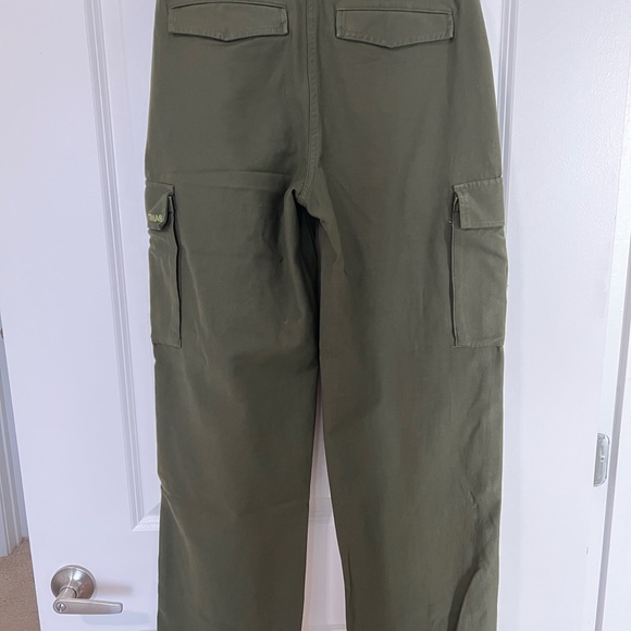 Aritzia TNA Dark Green Cargo Pants - Picture 4 of 5